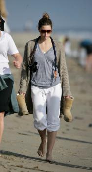 Jessica Biel On The Beach In Malibu | HQ Celebrity